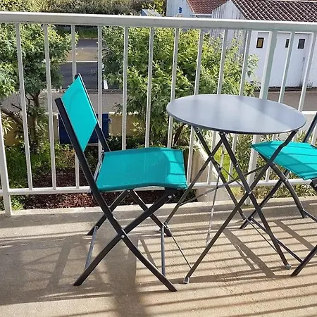 Pour 2, Lumineux, 300m De La Et Vue Sur