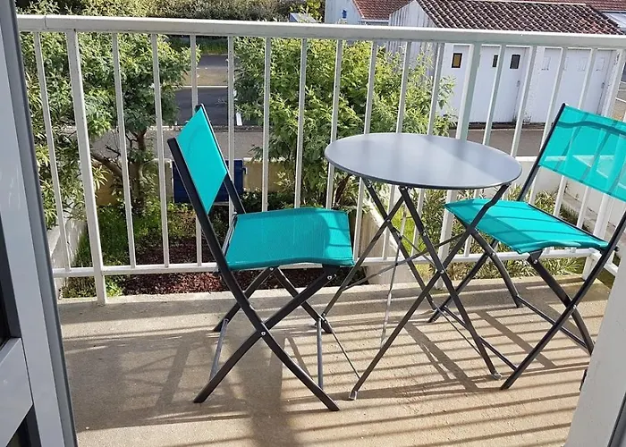 Pour 2, Lumineux, 300m De La Et Vue Sur